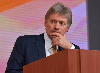 Песков усомнился в просроченном ПЦР-тесте попавшей на пресс-конференцию Путина журналистки