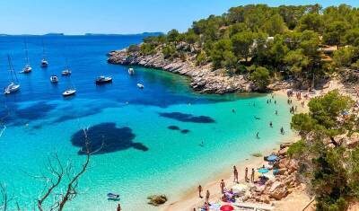 Испания стала первой в Европе страной, запретившей курить на всех пляжах