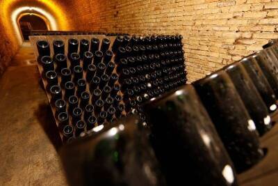 Шампанское премиум-класса подорожало на 34% из-за инвесторов