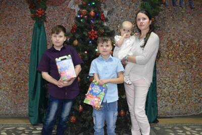 Дети из многодетных семей побывали на новогодней елке в Твери