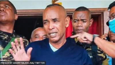 "Не время умирать": мадагаскарский министр 12 часов плыл до берега после крушения вертолета