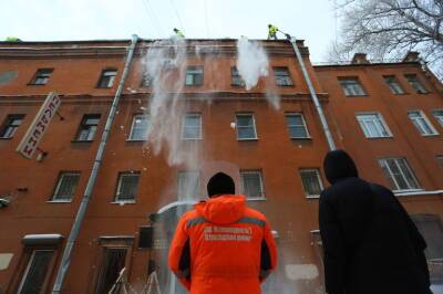 Зотов объяснил причины ненадлежащей уборки снега в Петербурге нехваткой кадров