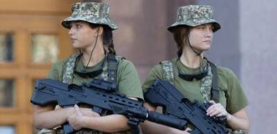 Курьез: сеть взорвали мемы касательно воинского учета для женщин