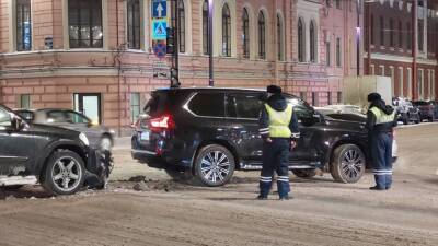 Чиновник из Ленобласти попал в аварию в центре Петербурга