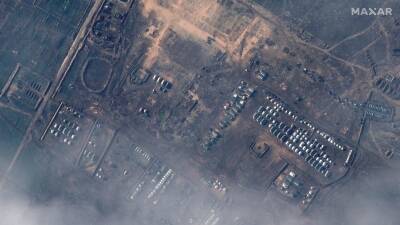 Спутниковые снимки показывают рост российской военной группировки у границ Украины