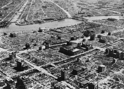 "Мы ехали по городу, не замечая города": чем закончилась бомбардировка Токио авиацией США 10 марта 1945 года - Русская семерка
