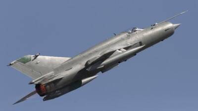 Самолет ВВС Индии потерпел крушение на севере страны, погиб пилот