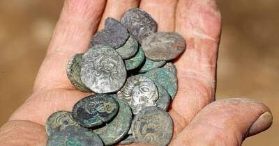 В Великобритании кладоискатели получат более $5,5 млн за тонну древних монет (фото)