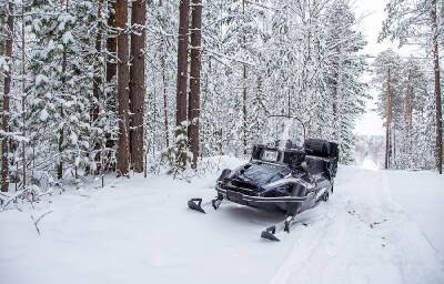 Смоленская полиция отыскала мужчин, заблудившихся во время прогулки на снегоходах