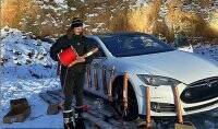 Финн взорвал свою Tesla с чучелом Илона Маска: что его разозлило