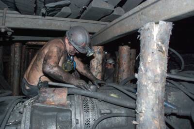 Украинским шахтерам частично погасили долги по зарплате