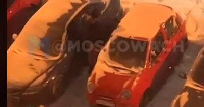 Пьяный мужчина без штанов полчаса крушил автомобили в Новой Москве
