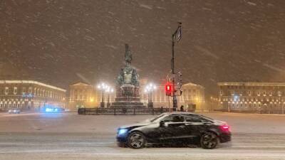 Петербуржцев предупредили о сильных снегопадах в первую неделю 2022 года