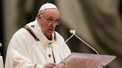 Рождество в Ватикане: паства в масках, папа Франциск – нет