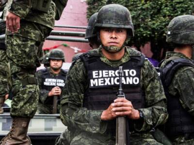 Суд приговорил двух офицеров мексиканской армии к 30 годам за убийство женщины