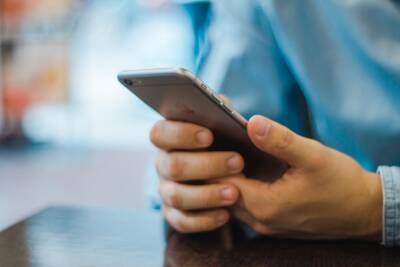 Эксперт предупредил об опасности мобильных банков в смартфоне