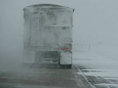 Колонна грузовиков застряла в Якутии в 46-градусный мороз