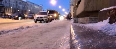 В субботу петербуржцы столкнулись с неубранными от снега и наледи улицами