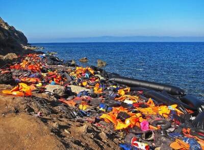 У греческого острова Парос при крушении лодки погибли 13 мигрантов