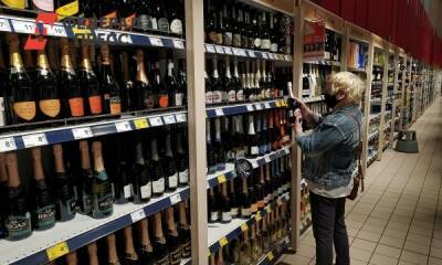 Эксперт по винам дала советы по выбору напитков на Новый год