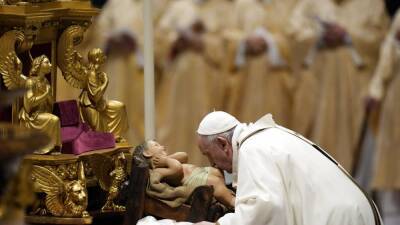Папа Франциск отслужил рождественскую мессу, где напомнил о выборе Иисуса