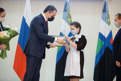 В Белгороде вручили именные стипендии одаренным детям