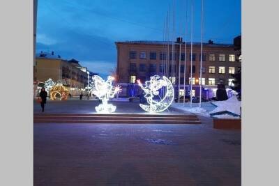На площади Ленина в Брянске появились новгодние инсталляции