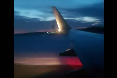 Вспыхнувший двигатель взлетавшего в Тюмени самолета попал на видео