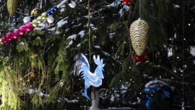 Игрушки для елки синего цвета позволят избежать грустных мыслей в Новый год
