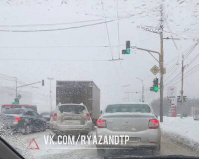 Авария напротив «Барса» стала причиной серьёзной пробки на Московском шоссе