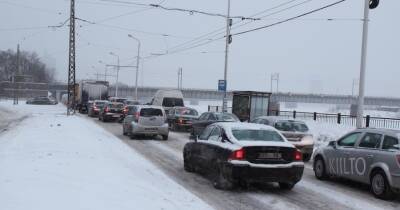 В праздничные дни уборка снега с улиц Риги продолжается в усиленном режиме