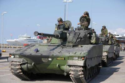 Власти Швеции повысили уровень боеготовности армии из-за кризиса на Украине