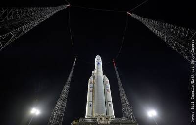 Ракета Ariane V стартовала на орбиту с крупнейшим в мире космическим телескопом