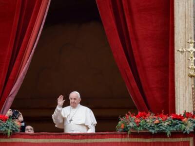 Папа Римский в рождественском послании призвал не позволить распространиться "метастазам" конфликта в Украине