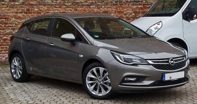 Opel запустит в продажу в России новые генерации моделей Astra и Grandland