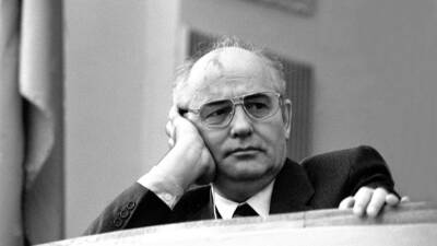 Хасбулатов заявил, что Горбачев сам довел СССР до состояния распада