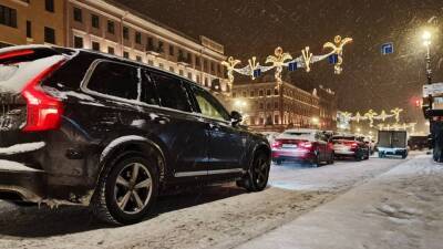Петербуржцы проводят субботний вечер в семибалльных пробках из-за последствий снегопада