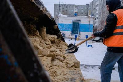 На дороги Волгограда нанесли более 1000 тонн песко-соляной смеси
