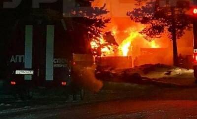 В ЯНАО за сутки сгорели гараж, баня, чердак и вахтовый автобус