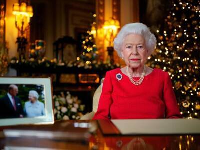 "Он хотел бы, чтобы мы радовались Рождеству". Елизавета II в рождественском обращениии почтила память покойного супруга