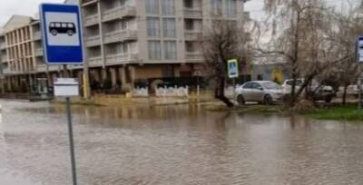 В оккупированном Крыму талые воды затопили несколько улиц Евпатории. ФОТО