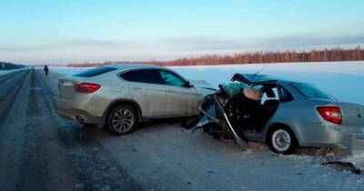 В Башкирии всмятку разбилась легковушка, водитель погиб