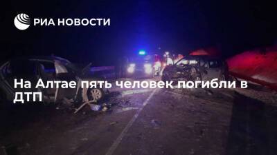 На Алтае пять человек погибли в ДТП с двумя машинами