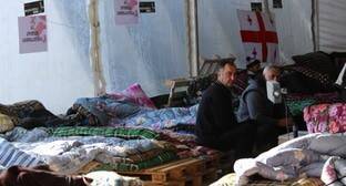Несколько участников массовой голодовки в Тбилиси обратились к врачам