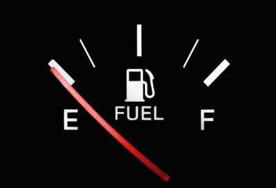 Экономист назвал госрегулирование цен на бензин спасением для потребителей
