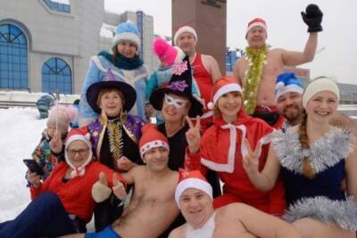 В Новосибирске Деды Морозы устроили новогодний забег в трусах