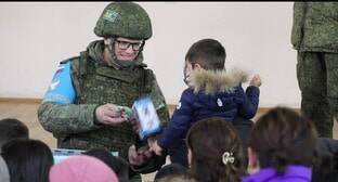 Миротворцы передали новогодние подарки детям в Нагорном Карабахе