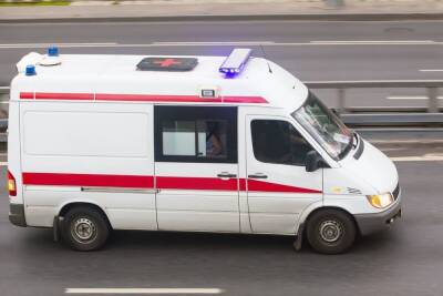 На севере Петербурга произошла авария с участием машины скорой помощи