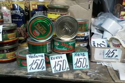 На саратовском рынке торгуют подозрительной красной икрой по 150 рублей