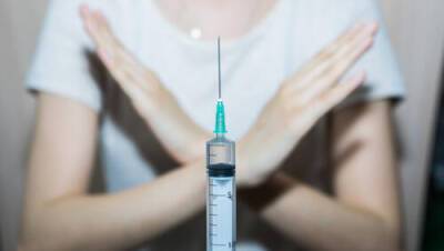 "Гетто для противников прививок": в Израиле спорят, но не поддерживают